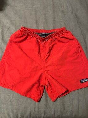 Patagonia Baggies Unisex Red Hybrid shorts. XS